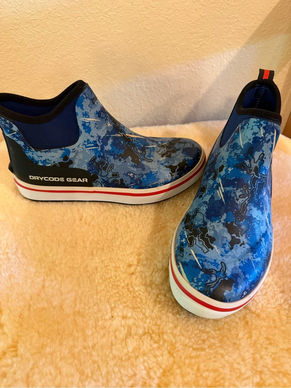Drycode Gear Blue Camo Slip-On Rain & Snow Boots - men’s 8 - women’s 9